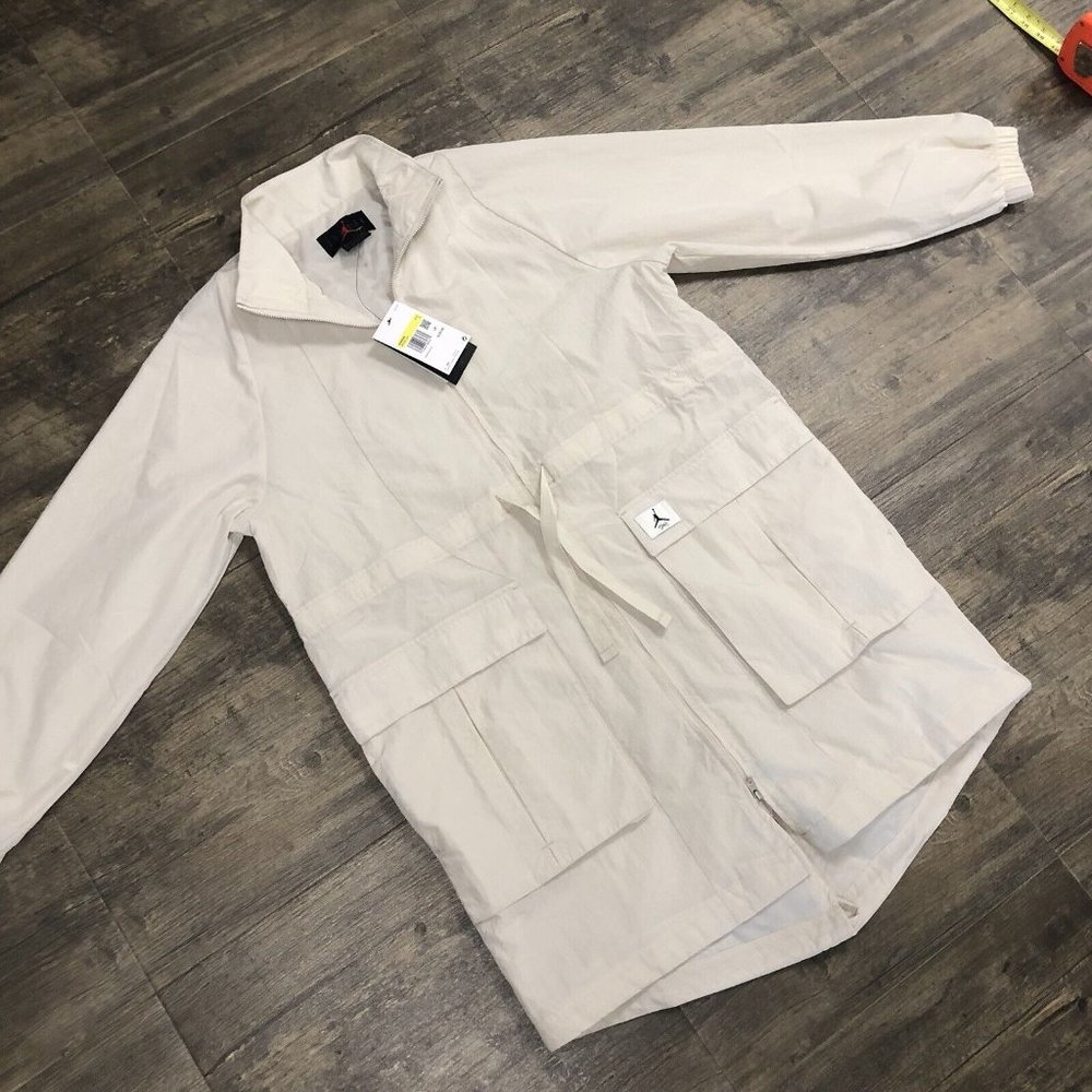 NWT Jordan Essentials‎ Women's Oversized Jacket Size Small DM5197-104 $120